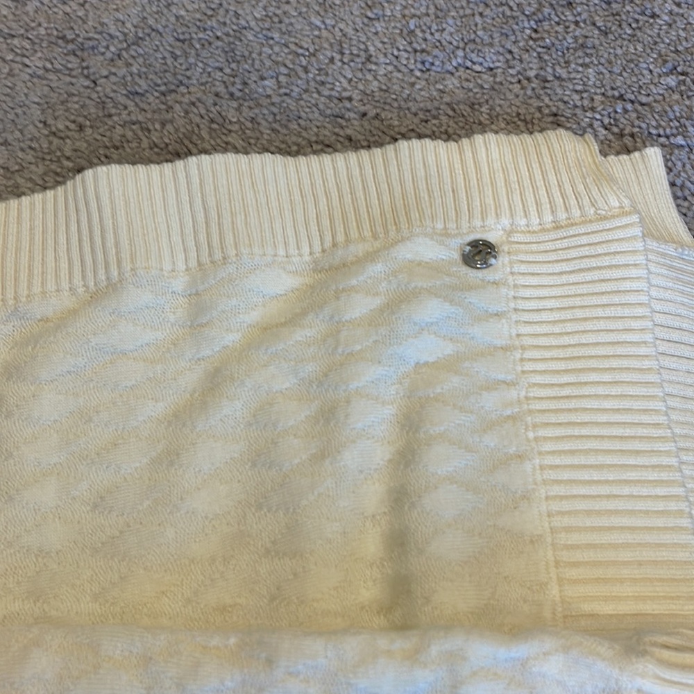 Lululemon poncho - Picture 3 of 4